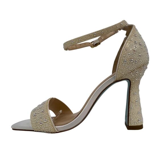 Betsey Johnson Sandals Dani Pearl Womens 7.5 M  Ivory Spool Heel Ankle Buckle - Picture 2 of 11